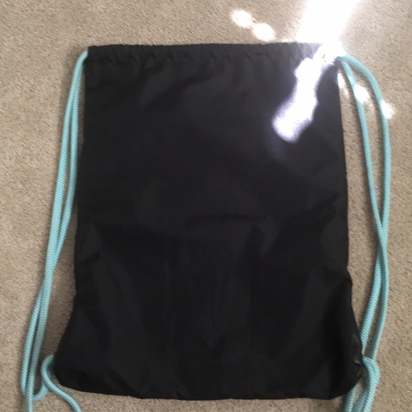 Adidas drawstring backpack 🎒 - Picture 3 of 3
